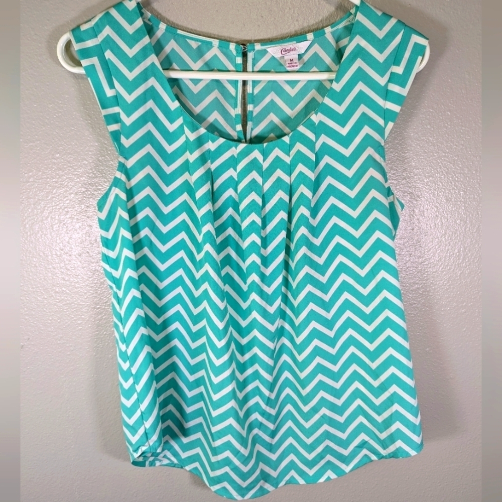 Candie's green and white Chevron sleeveless blouse size M